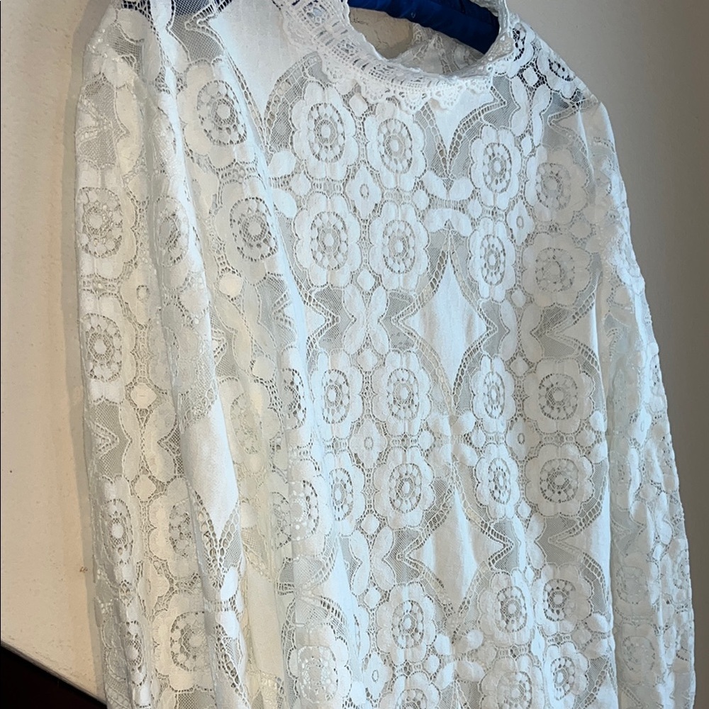 Elegant White Lace Women's Top - Picture 8 of 10